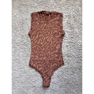SKIMS Summer Mesh Mock Neck Bodysuit in Latte Swirl Size MEDIUM